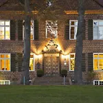 & Restaurant Gutshaus מלון 4*