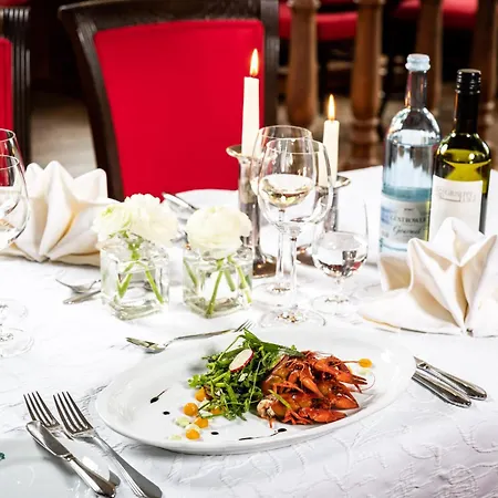 Szálloda & Restaurant Gutshaus 4*