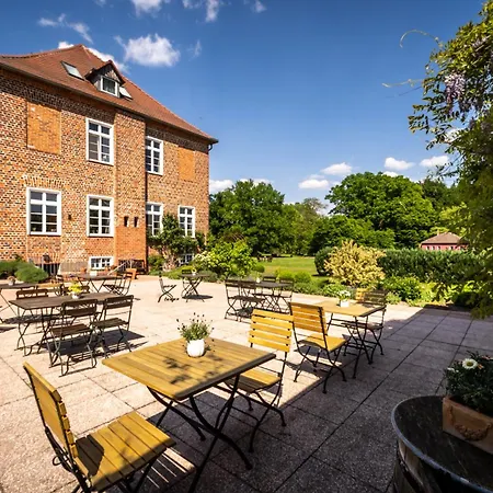 Romantik Gutshaus Hotel 4*