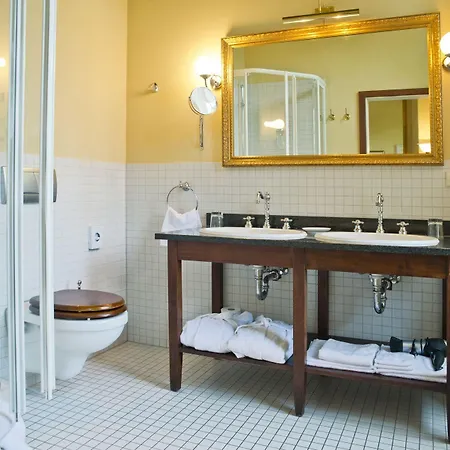 & Restaurant Gutshaus Hotel 4*