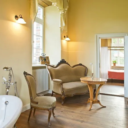 & Restaurant Gutshaus Szálloda Ludorf